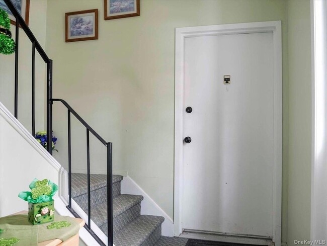 Building Photo - 430 Somerset Dr