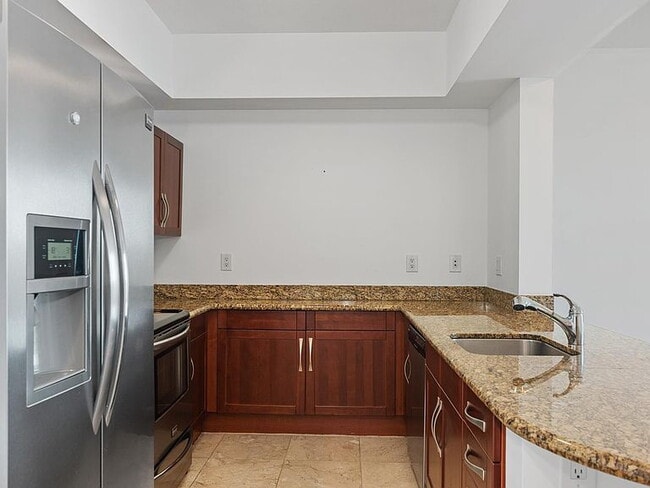 Building Photo - "Chic 1-Bedroom Retreat in the Heart of Miami - 782 Sq Ft of Comfort!"