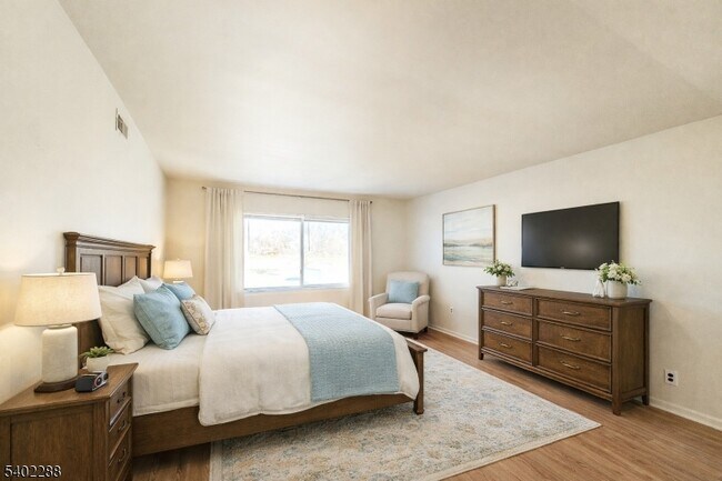 Building Photo - 1302 Bradley Ct