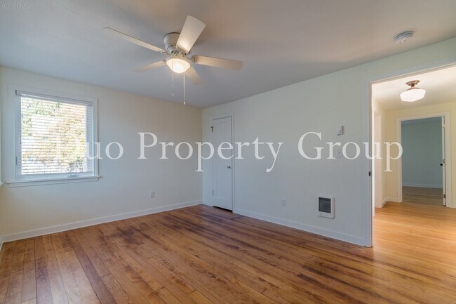 Building Photo - 8th Street