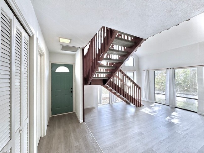 Building Photo - Spacious Baton Rouge Beauty on a Tree-Shad...