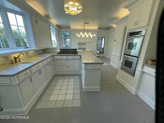 Building Photo - 211 Cedar Ave