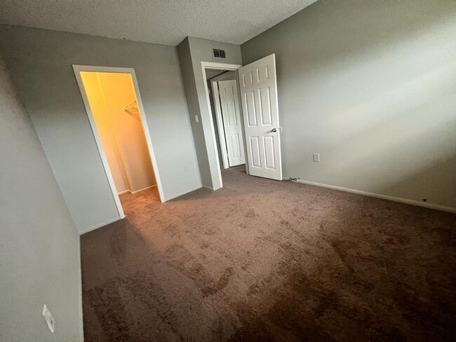 Building Photo - Spacious 3 Bed/2 Bath Condo on Las Palmas ...