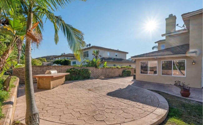 Building Photo - Fabulous 5 bed, 3 bath 2-story home in the Dos Vientos Community