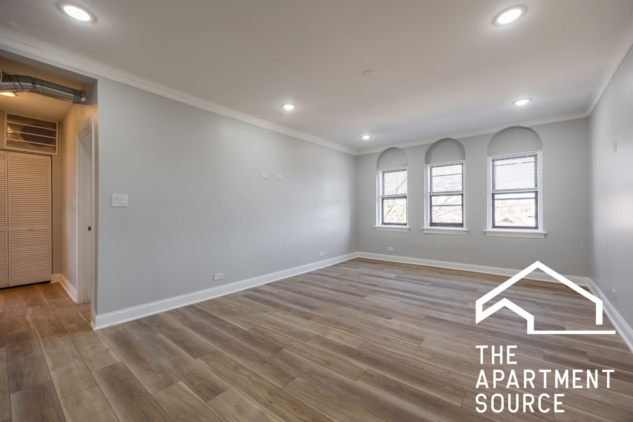 Building Photo - 6148 N Francisco Ave