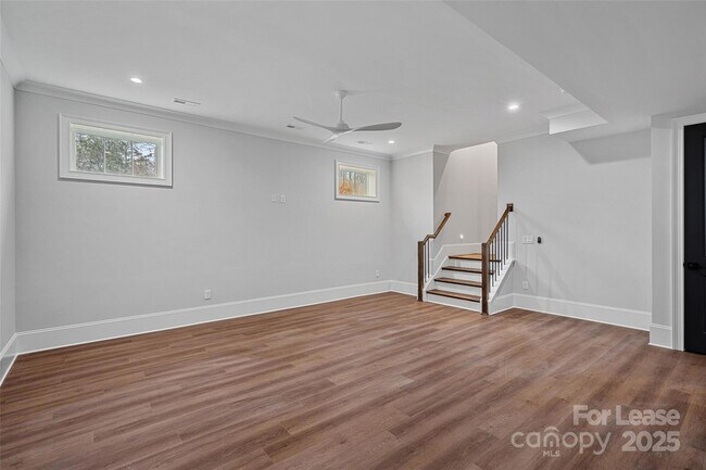 Building Photo - 805 Naples Dr