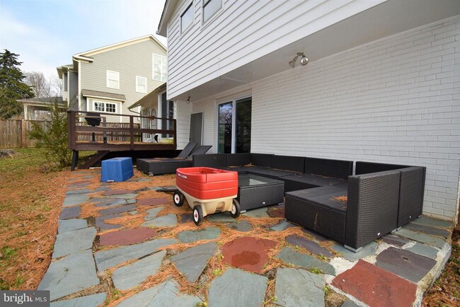 Building Photo - 6405 Middleburg Ln