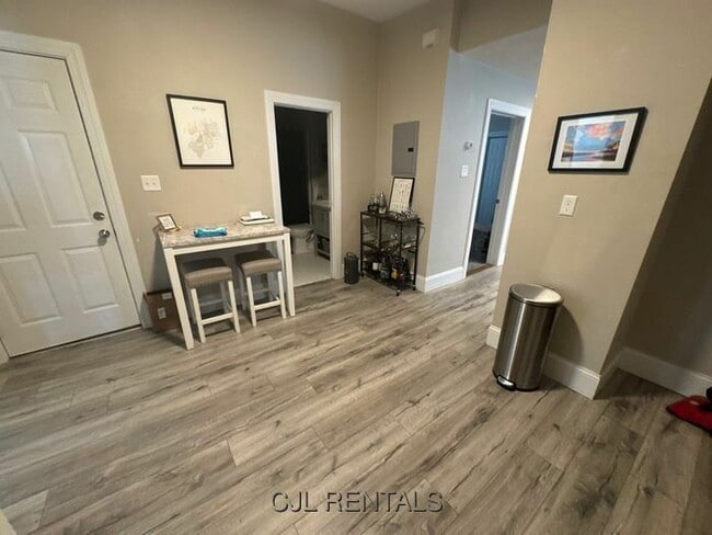 Building Photo - 63 Falcon St