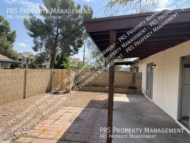 Building Photo - 1532 E El Parque Dr