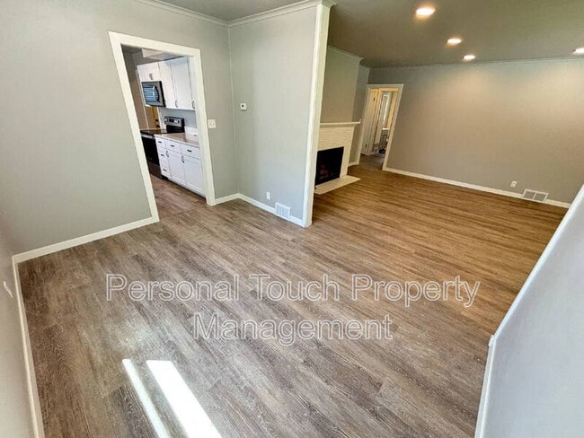 Building Photo - 1541 10th St S