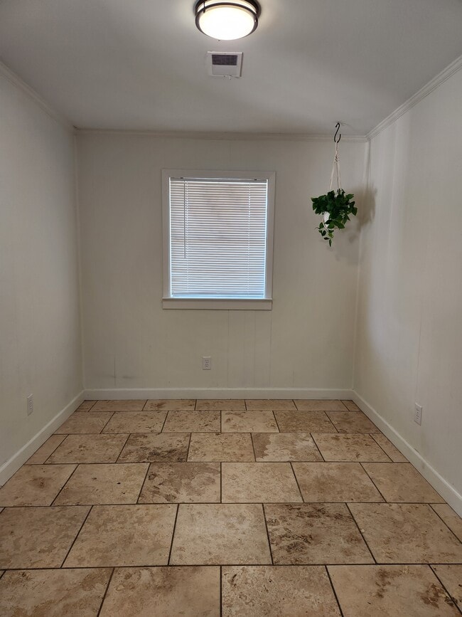 Building Photo - 117 Roberts Cir