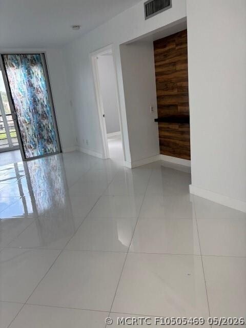 Building Photo - 1811 Sabal Palm Dr