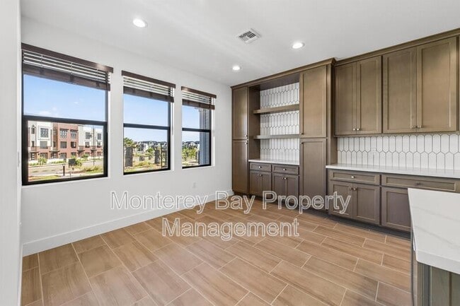Building Photo - 108 8th St