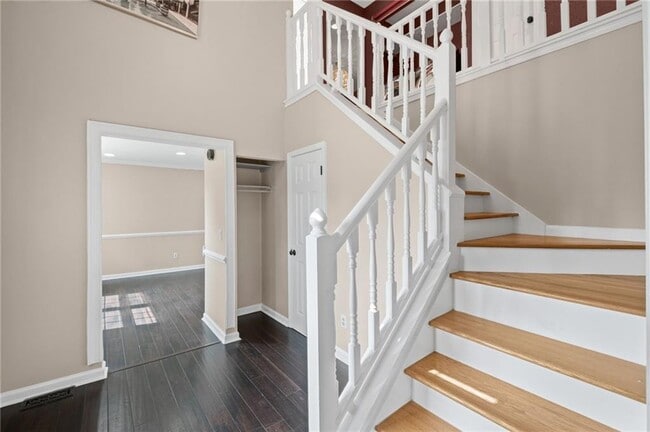 Building Photo - 2680 Nicholas Ct NE