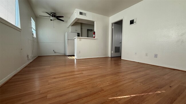 Building Photo - 1906 Binz St