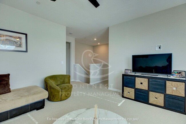 Building Photo - Stunning 4-bedroom, 3-bathroom Home in the heart of Lincoln!