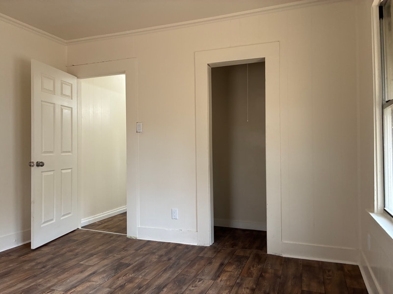 Building Photo - 626 W Trotter St