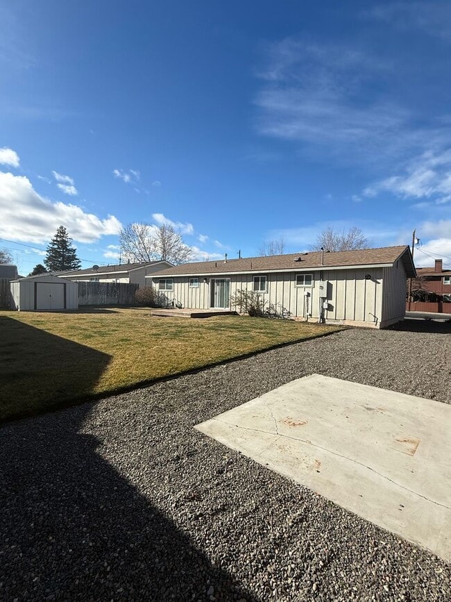 Building Photo - 1444 NW Canyon Dr