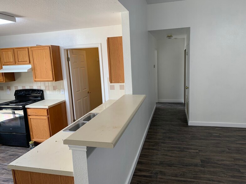 Building Photo - 1050 Brutus Dr