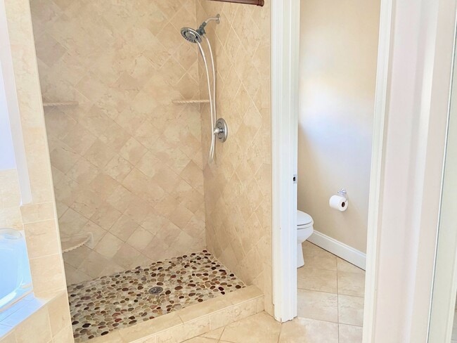 Building Photo - 3BD/2.5BA Home in Chicks Beach with Garage...
