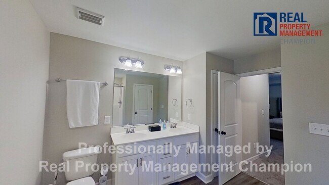 Building Photo - Spacious 3 BD/2.5 BA Home with Office Featuring Open Floorplan