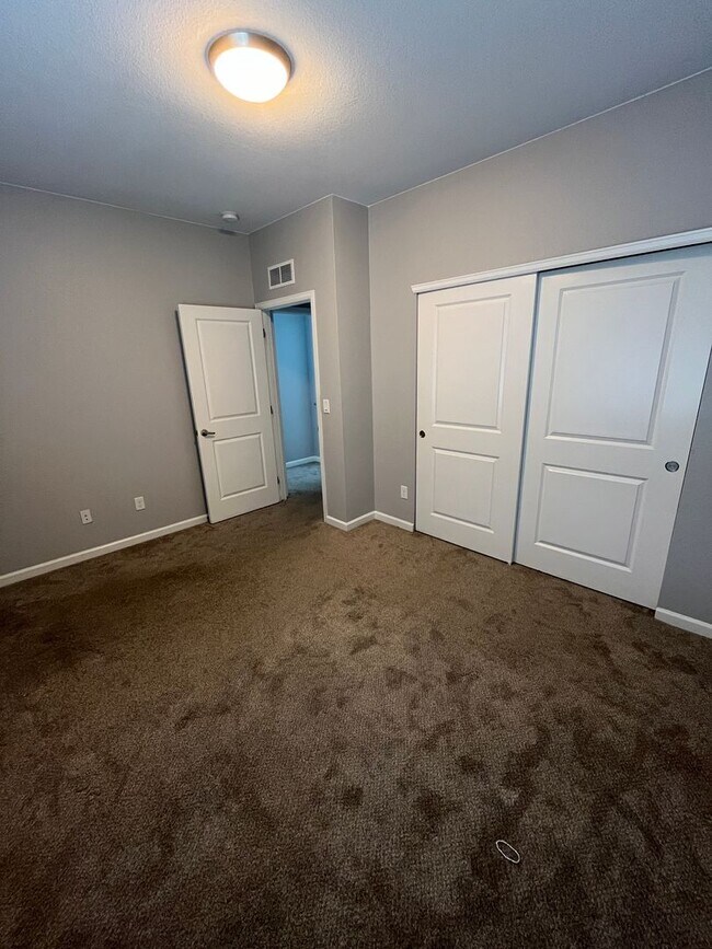 Building Photo - PRIME LOCATION IN THE HEART OF COMMERCE CI...