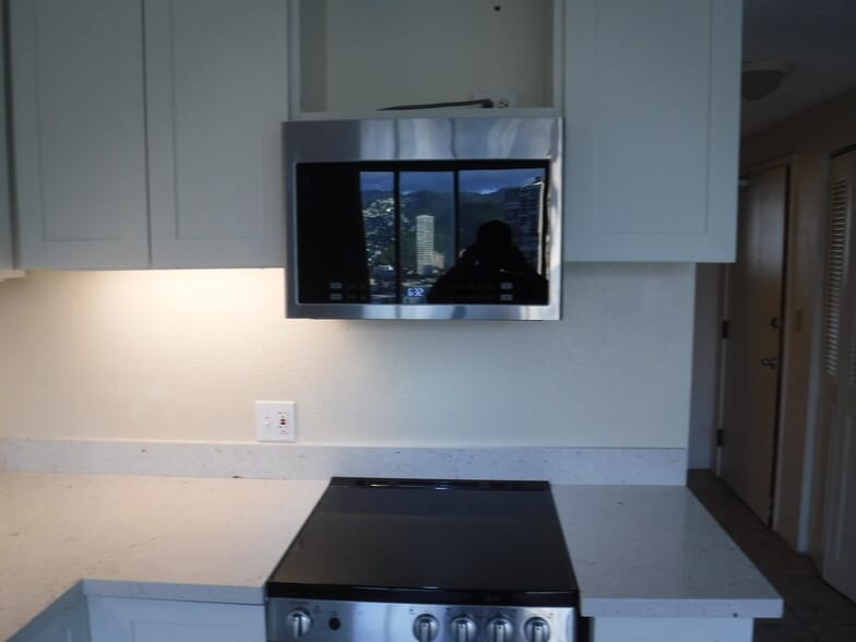 Building Photo - 2211 Ala Wai Blvd