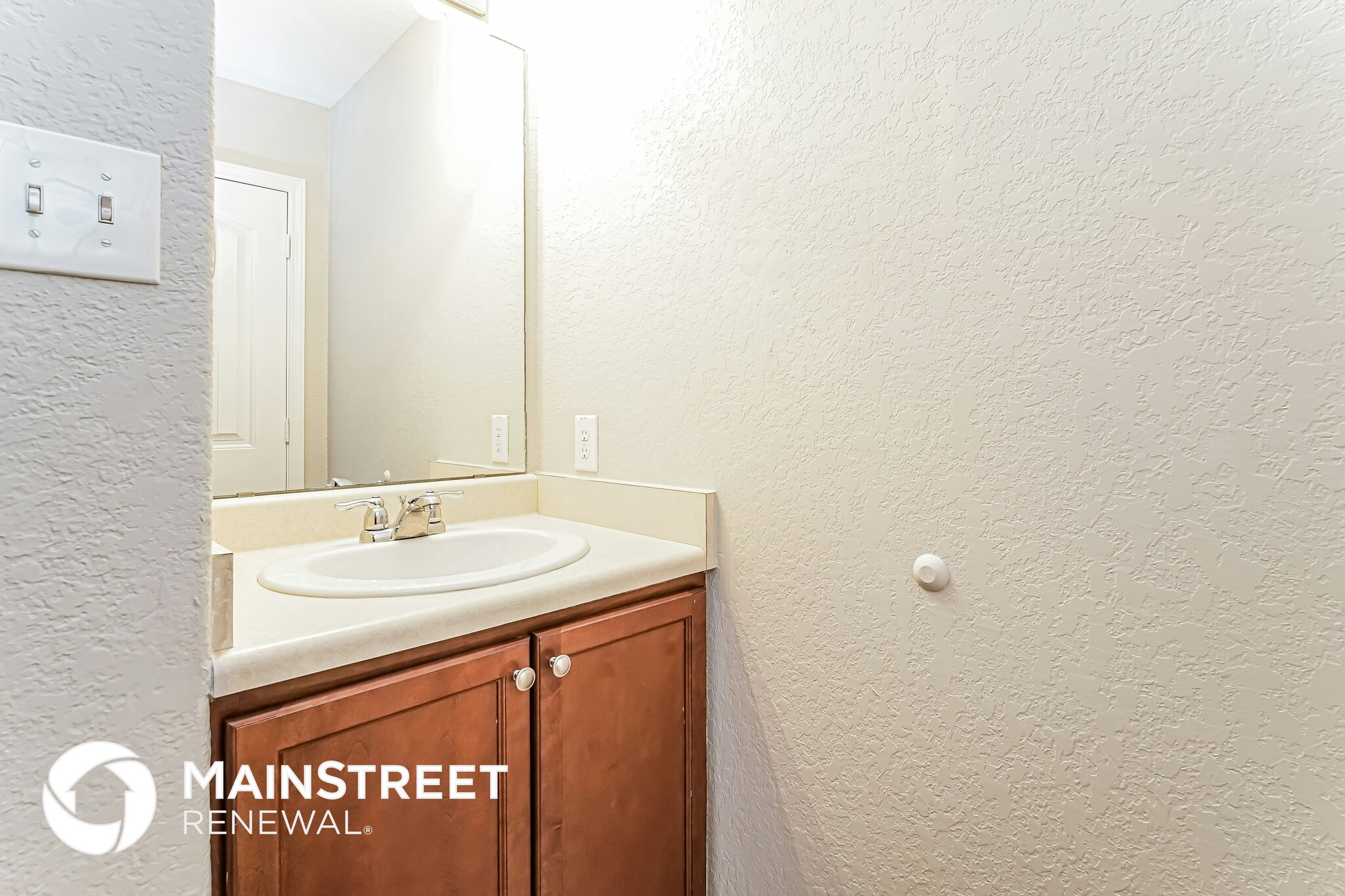 Building Photo - 419 Eastern Phoebe