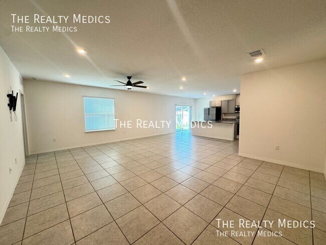 Building Photo - 320 Mariana Way