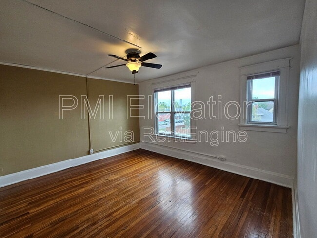 Building Photo - 2912 N York Ct