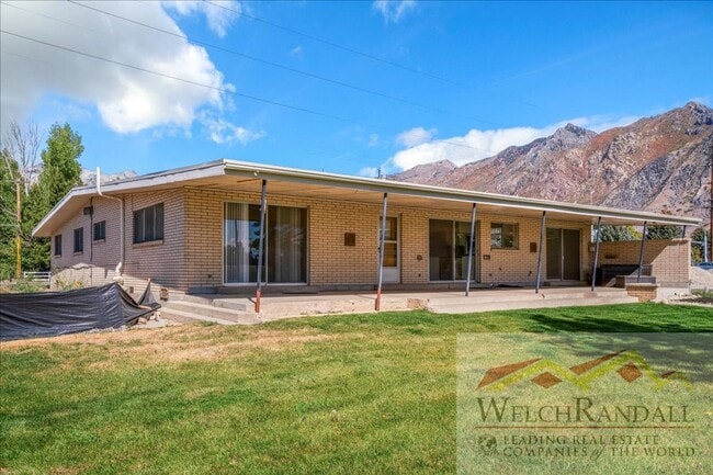 Building Photo - Beautifully Updated Single Family Home in ...