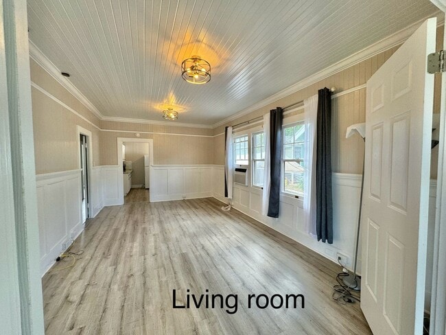 Building Photo - Charming detached single family Kaimuki 3 bdrm, 1 bath home on level lot