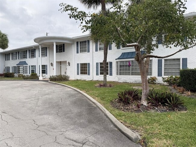 Building Photo - 2161 NE 68th St