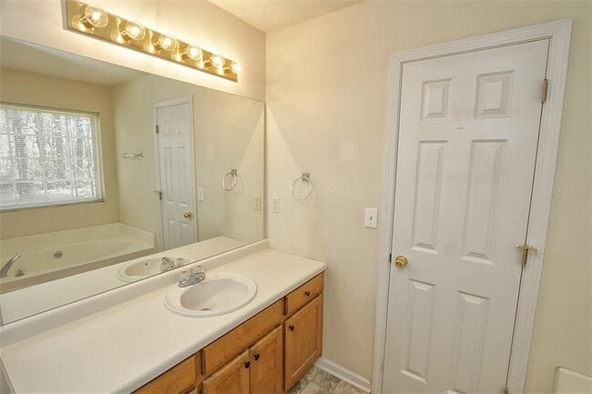 Building Photo - 2510 Fort Daniels Dr NE