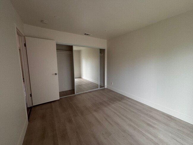 Building Photo - 2 bedrooms 1 bath home in Imperial Beach. ...