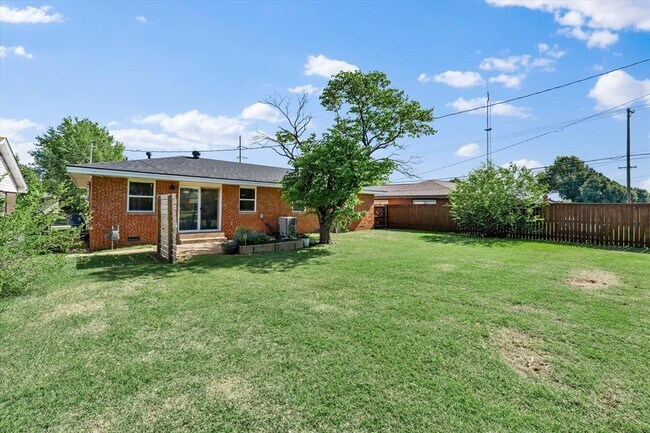Building Photo - 132 Elwood Dr