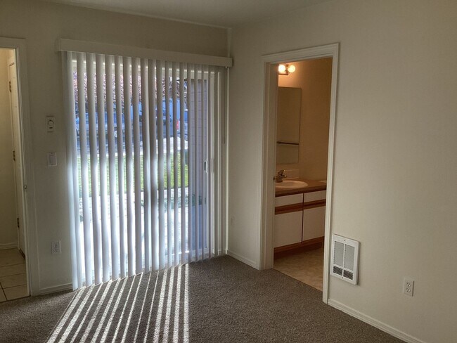 Building Photo - r1813/1815/1817