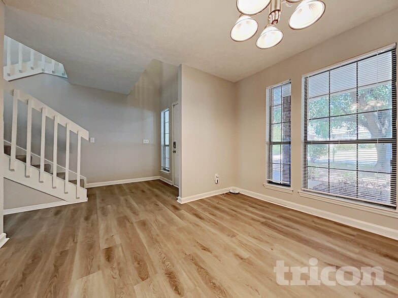 Building Photo - 820 Arbor Hill Dr