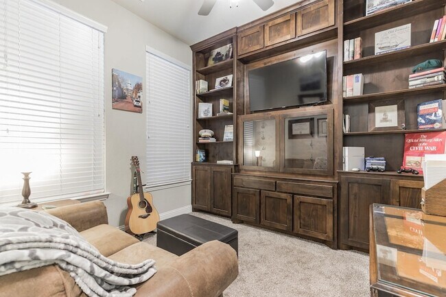 Building Photo - 14800 Belclaire Ave