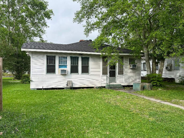 Building Photo - 710 W St Peter St