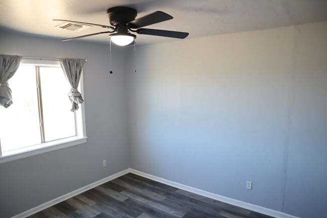 Building Photo - Livable, Lovable, & Available!