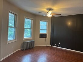 Building Photo - 421 River Dr