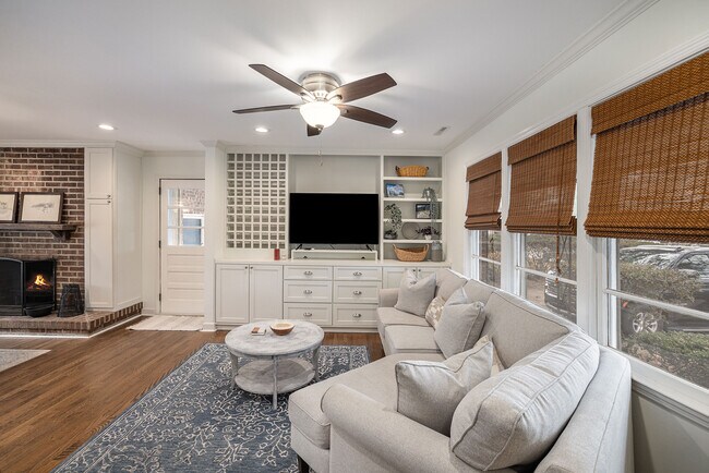 Building Photo - 826 Symmes Dr