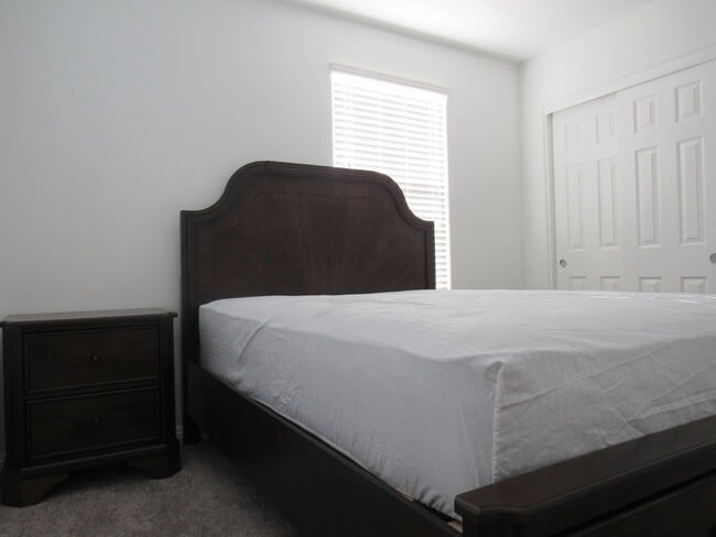 Building Photo - 3 Bedroom Townhome located near Nellis Base!