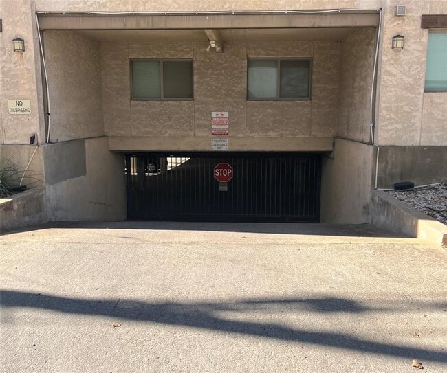 Building Photo - 505 W 7th St