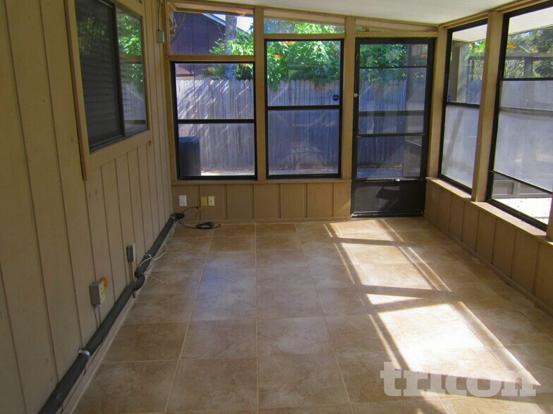 Building Photo - 11714 Edgemere Dr