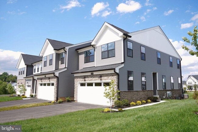 Building Photo - 610 Spruce Rd