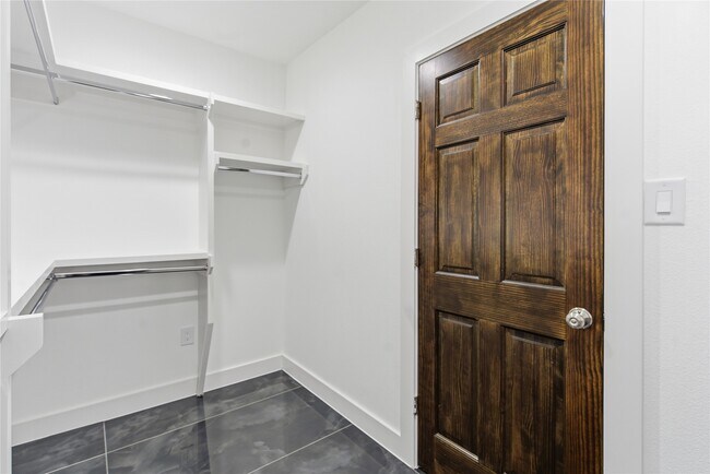 Building Photo - 430 N Hutcheson St