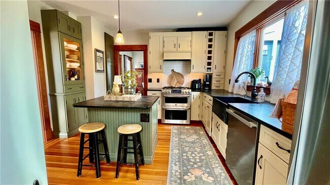 Building Photo - 11 White St