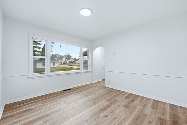 Building Photo - Freshly Updated 3BR Home with Garage & Carport